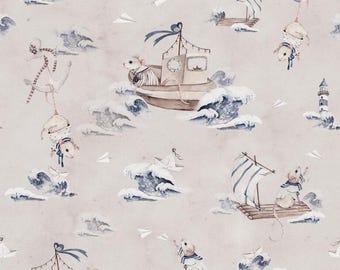 Puede incluir: Ilustración en acuarela con temática náutica y ratones como marineros. El diseño incluye barcos, aviones de papel, faros y olas oceánicas en tonos azules, beige y blanco, creando un patrón caprichoso.