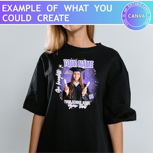 Może przedstawiać: Czarna koszulka z grafiką o tematyce ukończenia szkoły. Grafika przedstawia zdjęcie absolwenta w czapce i todze, trzymającego dyplomy. Tekst zawiera "YOUR NAME", "YOUR SCHOOL NAME" i "Go bright!"