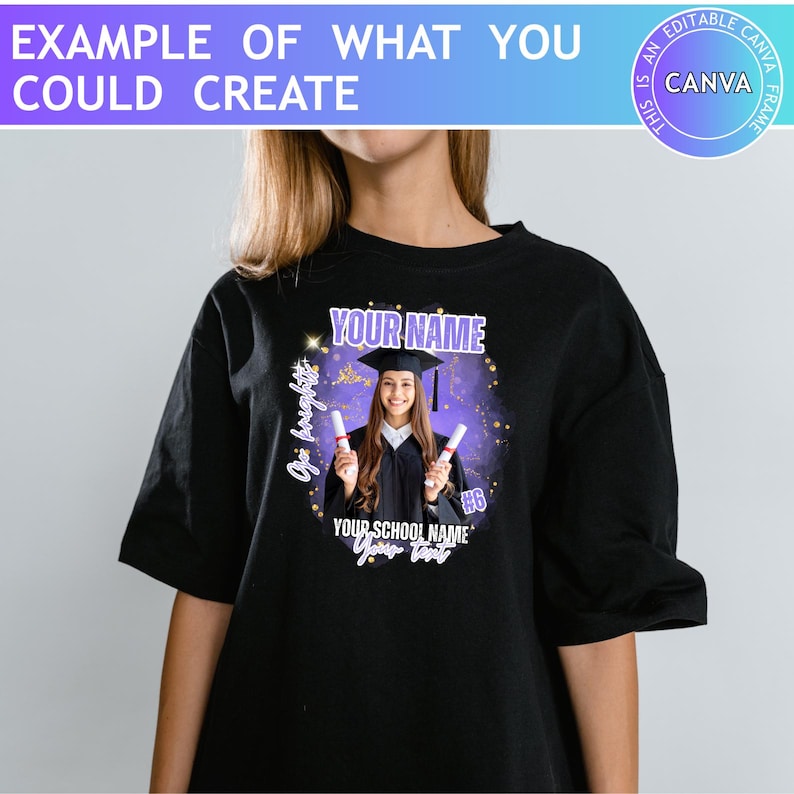 Może przedstawiać: Czarna koszulka z grafiką o tematyce ukończenia szkoły. Grafika przedstawia zdjęcie absolwenta w czapce i todze, trzymającego dyplomy. Tekst zawiera "YOUR NAME", "YOUR SCHOOL NAME" i "Go bright!"