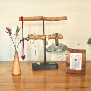 Portagioie in legno massello naturale, fatto a mano, porta orologi da uomo, moderno e contemporaneo, regalo per lei, sposa, fidanzata, lui
