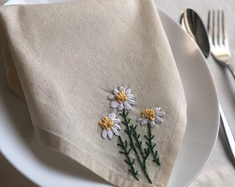 Embroidered Linen Dinner Napkins with Daisy, Botanical Gift Set