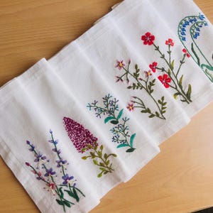 Hand Embroidery Placemats,Wildflowers Placemat,Embroidered Linen Placemat,Housewarming Gift,Set of 6/12,Dinner Napkin Set,Botanical Placemat