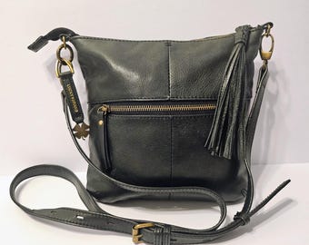 Bolso bandolera de piel negra de Lucky Brand