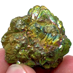 Spécimen de cristal de pyrite irisé : 120 carats, minéraux du Pakistan