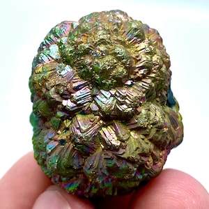 Spécimen de cristal de pyrite irisé : 255 carats, minéraux du Pakistan