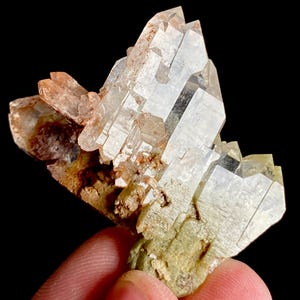 Espécimen de cuarzo clorhídrico de doble terminación único de 75 quilates procedente de minerales de Pakistán.