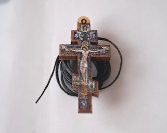 Petit collier religieux chrétien orthodoxe serbe avec croix de poche en bois