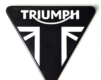 Letrero de pared impreso en 3D con el logotipo de Triumph: decoración para garaje de motocicletas, arte de pared para cueva de hombre, placa personalizada con el emblema de Triumph.