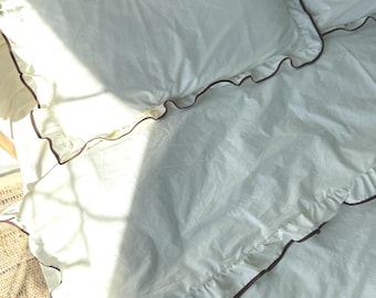 Ivory Chocolate Trim Ruffle Bedding Set: Duvet Cover Pillowcases And Fitted Sheet