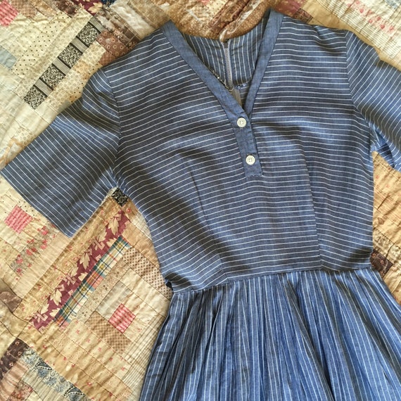 1950s Vintage Striped Gray Day Dress - image 2