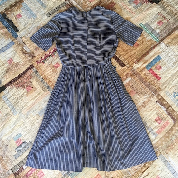 1950s Vintage Striped Gray Day Dress - image 4