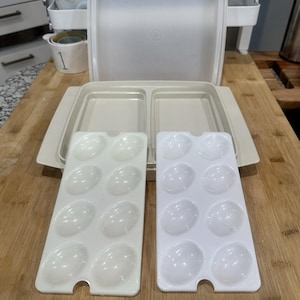 Vintage Tupperware Deviled Egg Keeper Carrier Tray Container Almond 723-2