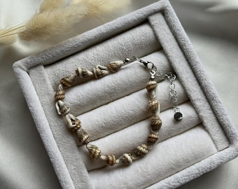 Pulsera de concha de cauri hecha a mano: joyería de playa bohemia