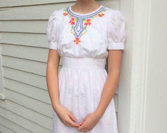 White Embroidered Dress Maxi Mexican Spanish 70s Wedding Mexico Cotton S