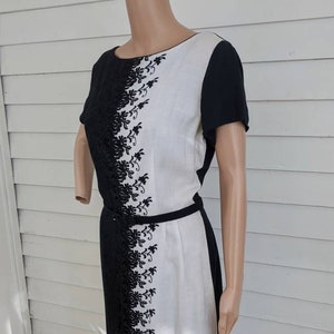 Midcentury Black White Embroidered Floral Dress 50s 60s Vintage Lynbrook 38 Bust