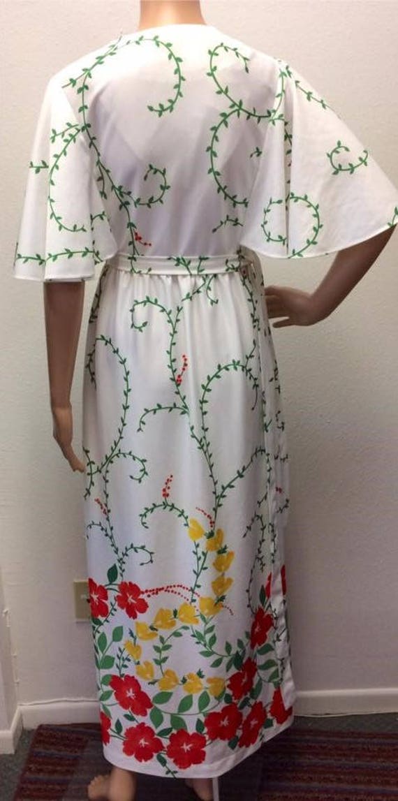 White Floral Wrap Maxi Dress Robe 70s Vintage Say… - image 3