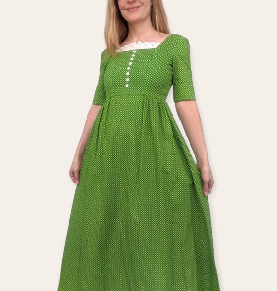classical print dress Classical Green Print Dress 70s Vintage XXS 30 Bust