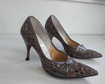 60s Floral Tapestry Shoes Pointed Pointy Heels Risque Vintage 7 Narrow