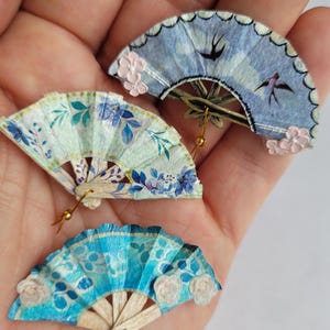 Miniature folding fan for dollhouse