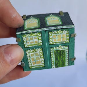 Openable mini dollhouse