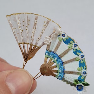 Dollhouse miniature folding fan