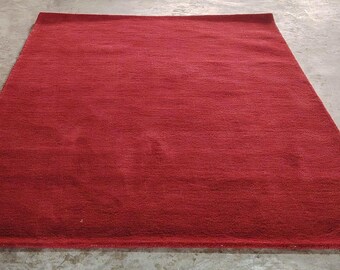 Hand-Tufted Wool Rug | Luxurious Cranberry Red Accent Carpet
