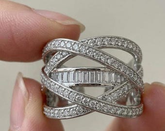 Ein vielschichtiger Designring, ein aparter Ring für Frauen, ein luxuriöses Schmuckgeschenk für Sie.