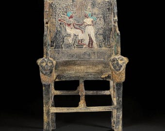 ツタンカーメン王の玉座のレプリカ：エジプトのポリストーン像、黄金の