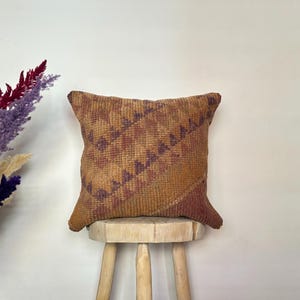 Kelim Kissenbezug in Warmen Tönen von Ocker und Safran – Vintage Berber Teppich Kissen – 45x45 cm, marokkanischer Wollteppich