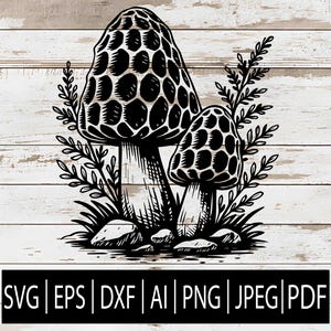 Puede incluir: Ilustración en blanco y negro de dos setas de colmenilla con sombreros texturizados, rodeadas de follaje y pequeñas rocas. La imagen está sobre un fondo blanco con vetas de madera. La parte inferior de la imagen contiene el texto: SVG | EPS | DXF | AI | PNG | JPEG | PDF.