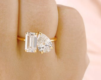 Lab Grown Diamond Toi et Moi Ring: Emerald & Pear Cut, Solid Gold