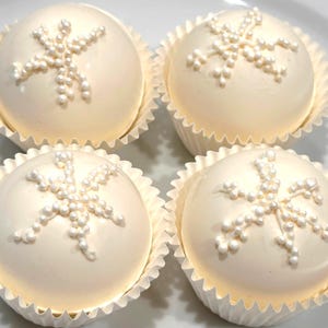 Hot Chocolate Bombs - Holidays - White Snowflakes - Set of 4