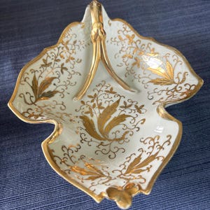 Gold accent vintage leaf shaped bowl/dish with handle