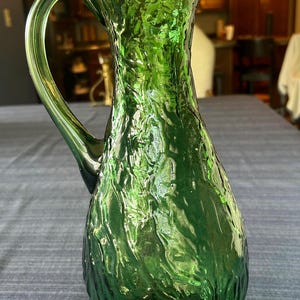 vintage 1960s crinkle glass emerald green pitcher