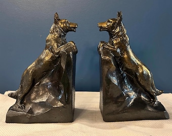 Antikes Art-Deco-Buchstützenpaar mit Schäferhundmotiv