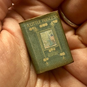 Micro Mini Livro - Broche - Alfinete - Uma Princesinha
