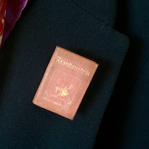 Micro Mini Livro - Broche - Pin - Frankenstein