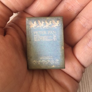Micro Mini Livro - Espeto - Alfinete - Peter Pan