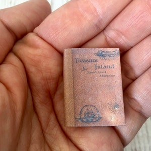 Micro Mini Livro - Espeto - Alfinete - Ilha do Tesouro