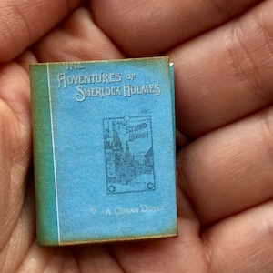 Micro Mini Livro - Broche - Pin - Sherlock Holmes