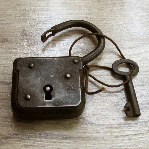 Old Working Padlock - Vintage padlock with keys (14)