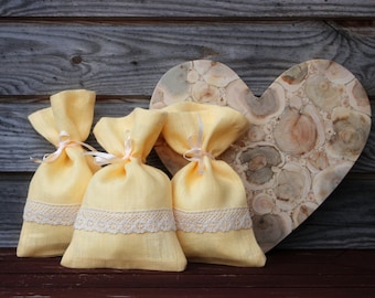 Light Yellow Linen Favor Bag, Gift bags Wedding Sachet, Small Gift Bag, Handmade with Beige Lace and Band, Linen Bag, Rustic Decor