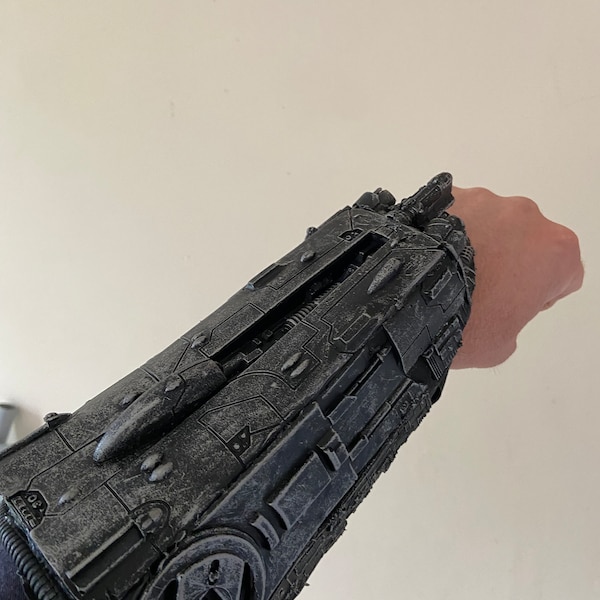 Power armour gauntlet