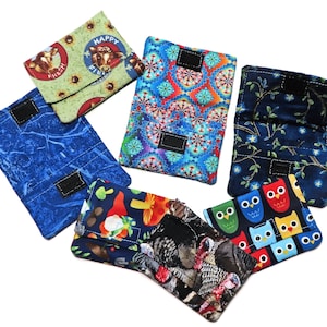 Mini billetera para tarjetas de crédito con cierre de velcro, tres bolsillos, diseño de tela de su elección: campistas, pavos, vacas, delfines, lobos