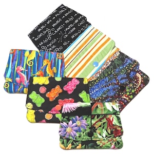 Kreditkartenbörse mit Druckknopfverschluss, gesteppte Qualität, 3 Taschen, Stoffdesign Ihrer Wahl, RTS Blumen, Federn und Katzen