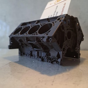 Visitenkartenhalter V8 Motorblock