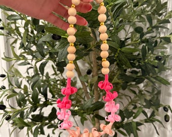 Car Lei Puakenikeni – Hawaiian Flower Car Accessory – Tropical Clay Lei for Rearview Mirror – Handmade Hawaii Gift – Ombre Orange Flower Lei