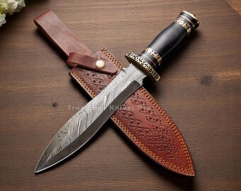 Damascus Steel Hunting Bowie Knife – Collector’s Outdoor Knife