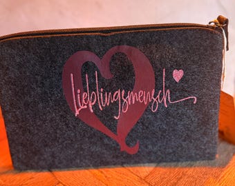Filz Kosmetiktasche „Lieblingsmensch“, handgemacht, Geschenk für Frauen, Make-up Tasche aus Filz personalisiert,