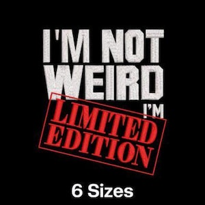 Puede incluir: Texto blanco sobre fondo negro que dice "I'm not weird I'm limited edition" con un sello rojo sobre las palabras "limited edition". El texto "6 Sizes" está debajo del sello.